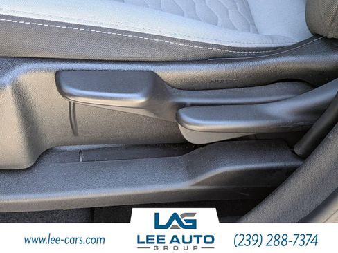 Used 2021 Chevrolet Equinox LS FWD image 19