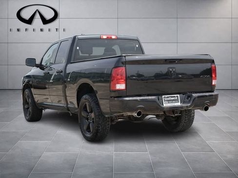 Used 2018 RAM 1500 Express w/ Black Ram 1500 Express Group AWD/4WD image 5