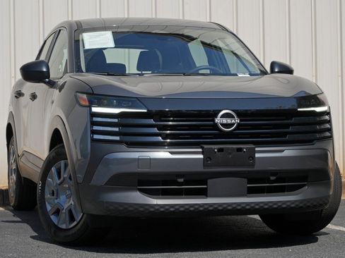 Used 2025 Nissan Kicks S FWD image 2