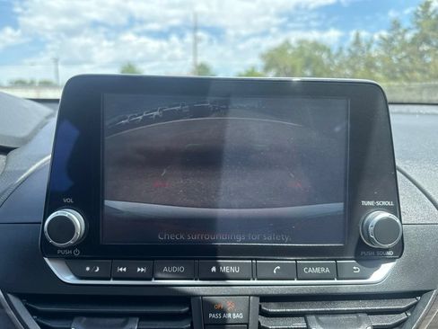 Used 2025 Nissan Altima 2.5 SV FWD image 24