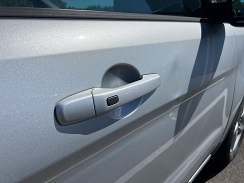 Used 2018 Ford Explorer XLT w/ Equipment Group 201A FWD image 6