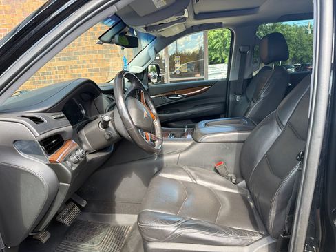 Used 2020 Cadillac Escalade Luxury AWD/4WD image 12