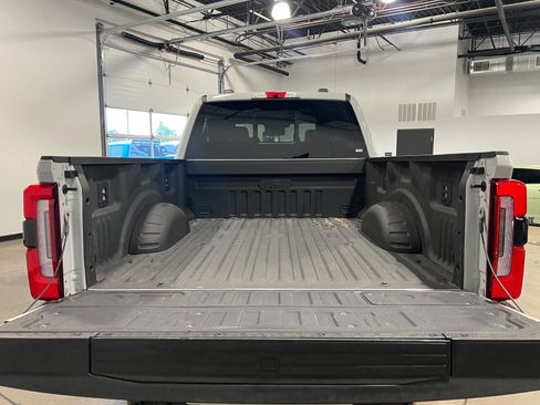 Used 2025 Ford F350 Platinum w/ FX4 Off-Road Package AWD/4WD image 32