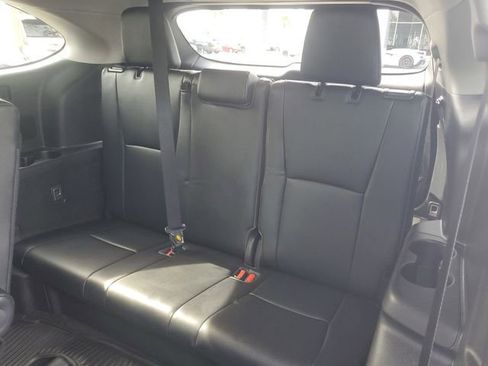 Used 2023 Toyota Highlander LE image 8