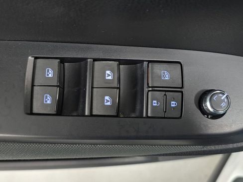 Used 2019 Toyota Highlander LE AWD/4WD image 22