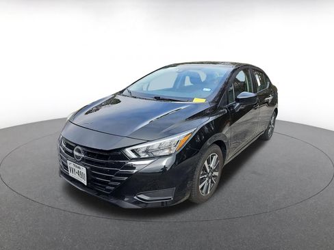 Used 2025 Nissan Versa SV image 3