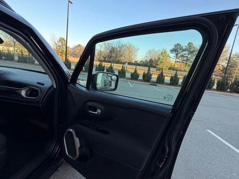 Used 2017 Jeep Renegade Latitude image 13