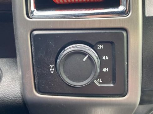 Used 2015 Ford F150 Platinum w/ Equipment Group 701A Luxury image 15