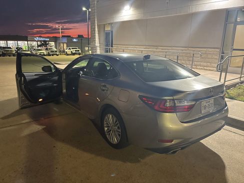 Used 2017 Lexus ES 350 image 2