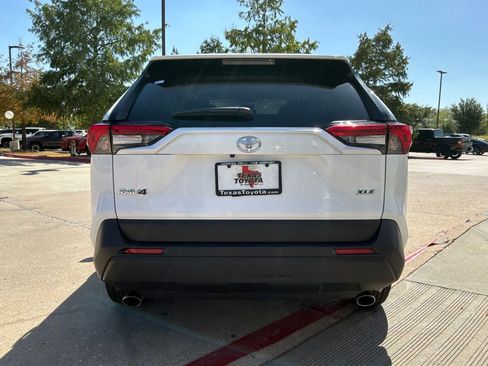 Used 2025 Toyota RAV4 XLE FWD image 7