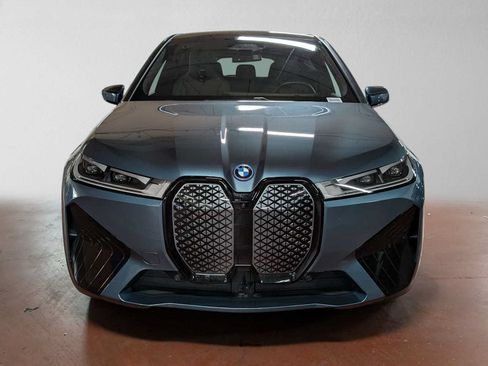 Used 2024 BMW iX xDrive50 w/ Sport Package AWD/4WD image 8