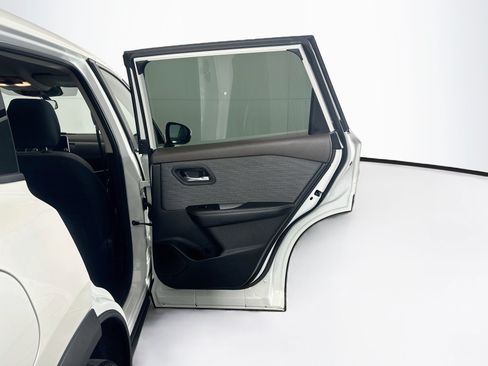 Used 2022 Nissan Rogue SV FWD image 30