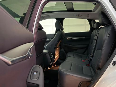 Used 2023 INFINITI QX50 Luxe AWD/4WD image 23