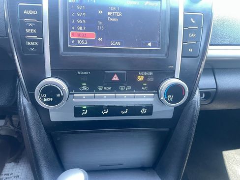 Used 2014 Toyota Camry SE FWD image 32