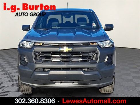 Used 2025 Chevrolet Colorado W/T w/ Advanced Trailering Package image 2