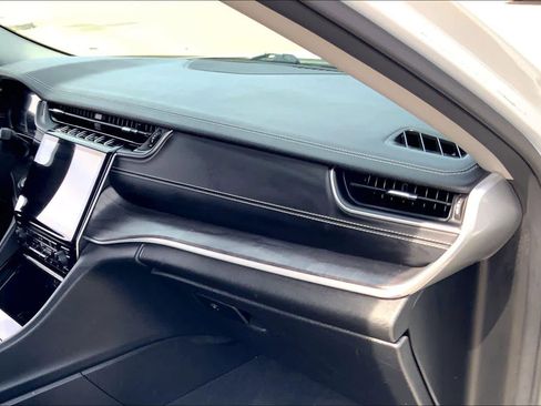 Used 2023 Jeep Grand Cherokee L Limited w/ Black Appearance Package image 17