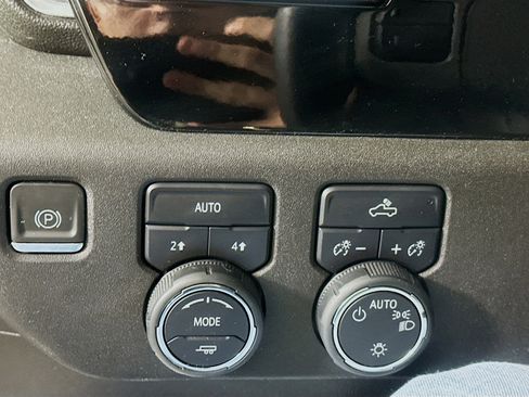 Used 2023 Chevrolet Silverado 1500 LT image 17