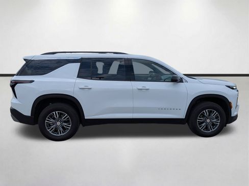 Used 2025 Chevrolet Traverse LT FWD image 3