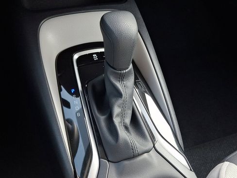 Used 2025 Toyota Corolla LE image 13