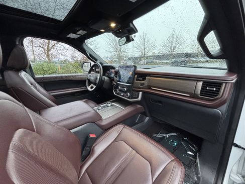 Used 2023 Ford Expedition Max Limited image 11
