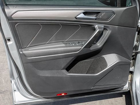 Used 2023 Volkswagen Tiguan SE R-Line image 22