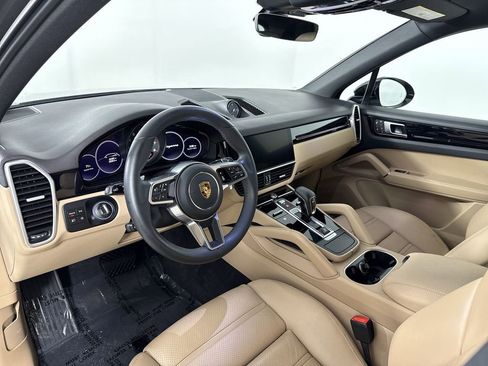 Certified 2023 Porsche Cayenne AWD/4WD image 4