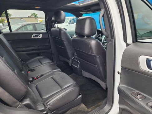 Used 2014 Ford Explorer XLT w/ Equipment Group 202A AWD/4WD image 28