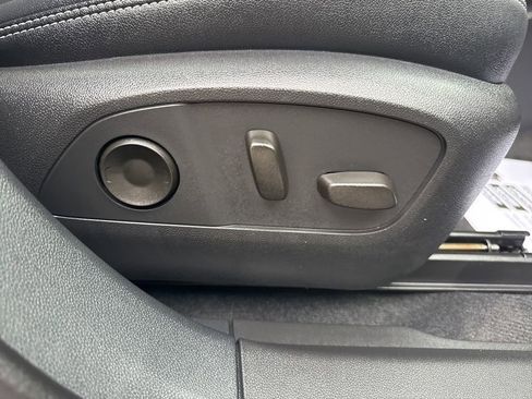 Used 2025 Chevrolet Blazer EV LT image 27