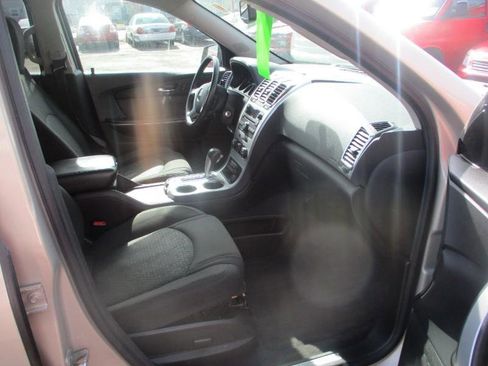 Used 2012 GMC Acadia SLE FWD image 7