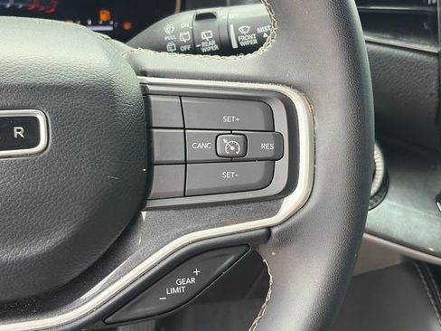 Used 2023 Jeep Wagoneer 2WD image 19