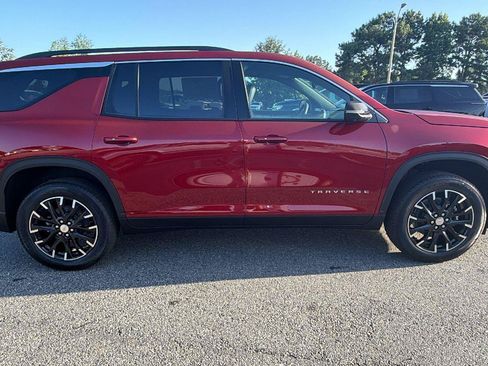 New 2026 Chevrolet Traverse LT w/ Sun and Wheel Package FWD image 7