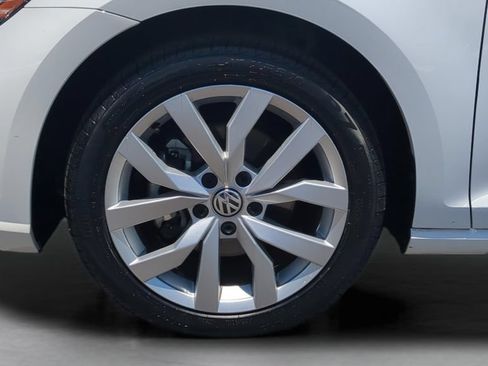 Used 2019 Volkswagen Golf SE FWD image 24
