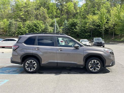 Certified 2025 Subaru Forester Premium AWD/4WD image 6