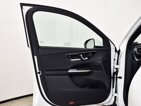 Certified 2025 Mercedes-Benz GLC 300 image 17