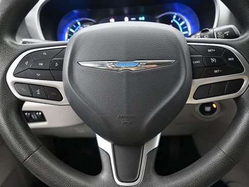 Used 2017 Chrysler Pacifica Touring Plus image 26