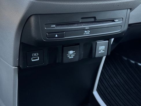 Certified 2024 Honda Odyssey Touring image 37