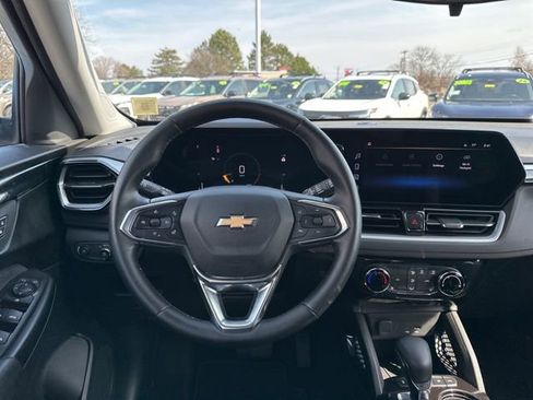 Used 2024 Chevrolet TrailBlazer LT w/ LT Cold Weather Package image 12