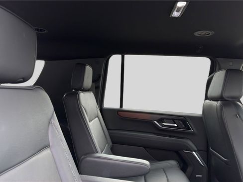 Used 2025 GMC Yukon XL Denali image 21