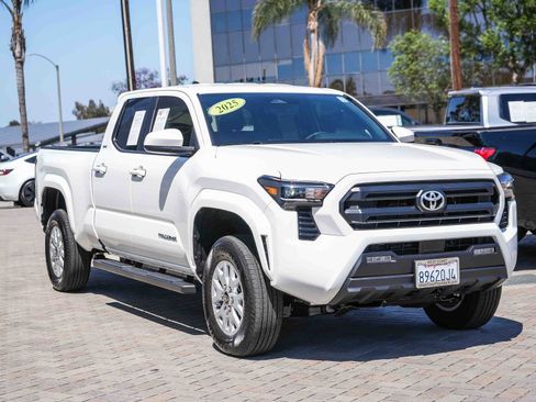 Certified 2025 Toyota Tacoma SR5 AWD/4WD image 3