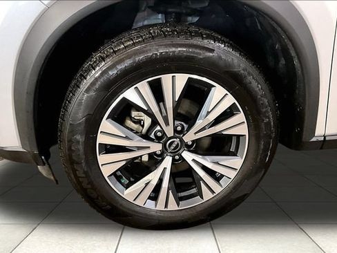 Used 2023 Nissan Rogue SV AWD/4WD image 9