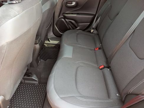 Used 2023 Jeep Renegade Latitude w/ Premium Group AWD/4WD image 17