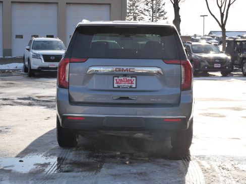 Used 2022 GMC Yukon XL SLT w/ SLT Premium Package image 7