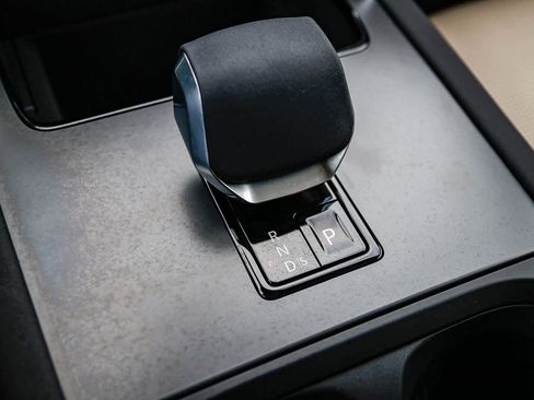 Used 2025 Land Rover Discovery Sport S image 24