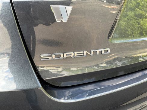 Used 2020 Kia Sorento LX FWD image 24