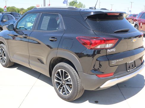 Used 2025 Chevrolet TrailBlazer LT AWD/4WD image 8