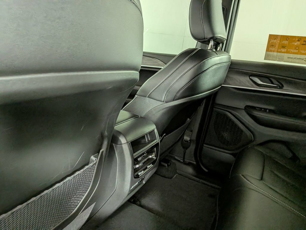 Certified 2025 Jeep Grand Cherokee Limited AWD/4WD image 33