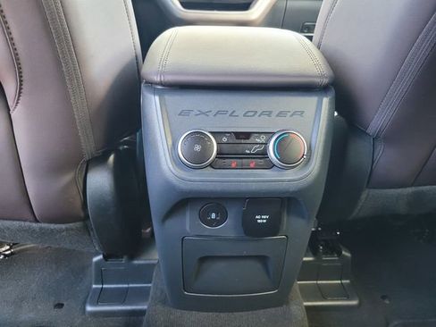 Certified 2025 Ford Explorer Platinum w/ LUX Leather Package image 15