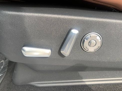 New 2026 Lincoln Navigator L Reserve AWD/4WD image 16