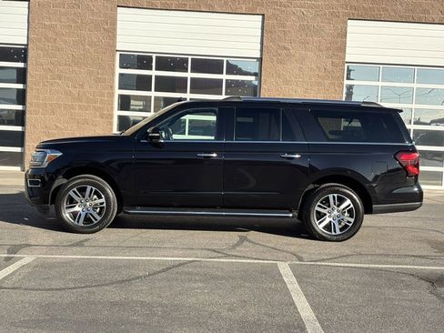 Used 2022 Ford Expedition Max Limited image 11