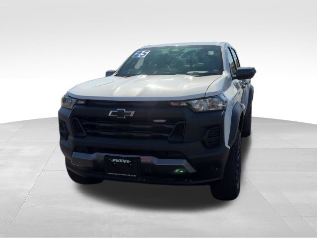 Used 2025 Chevrolet Colorado Trail Boss AWD/4WD image 2